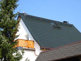 Hohlfalzpfanne tannengrün glasiert — von Schwarze & Vogt gedecktes Dach